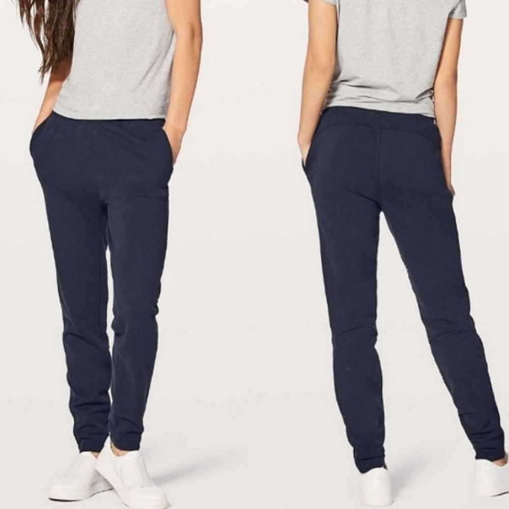 Lululemon Free To Roam Jogger in Midnight Navy size 4